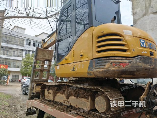 駕駛室頂部(整機外觀) 駕駛室頂部(整機外觀)