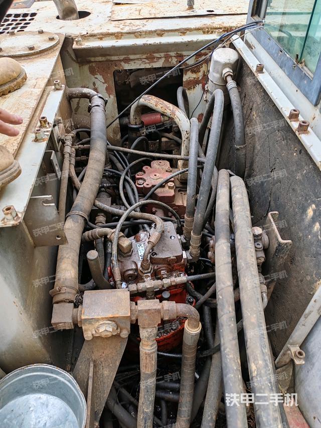 回轉(zhuǎn)馬達和主控閥（整機外觀）