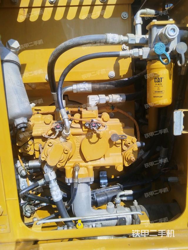 液壓泵艙室正面整體(整機(jī)外觀) 液壓泵艙室正面整體(整機(jī)外觀)