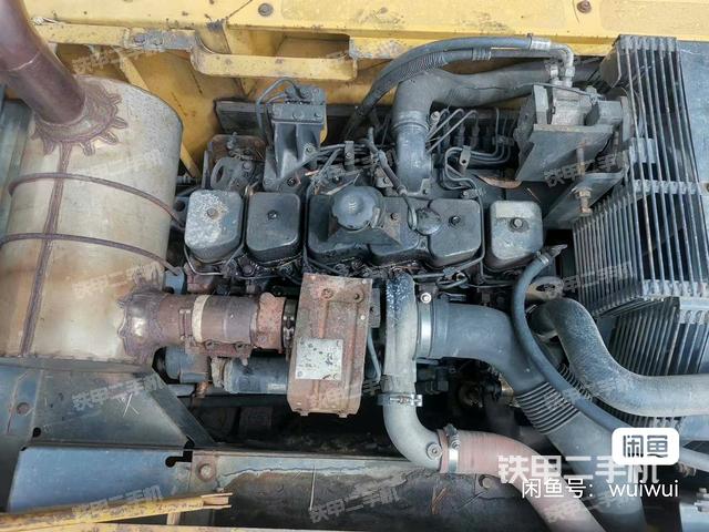 液壓泵艙室正面整體(整機(jī)外觀) 液壓泵艙室正面整體(整機(jī)外觀)