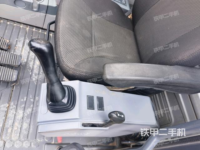 座椅左側(cè)控制臺(tái)/音響/含左手柄(駕駛室部分) 座椅左側(cè)控制臺(tái)/音響/含左手柄(駕駛室部分)