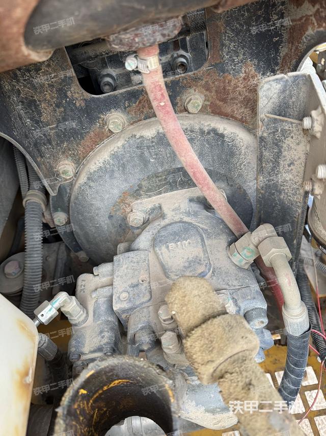 液壓泵艙室正面整體（整機(jī)外觀）