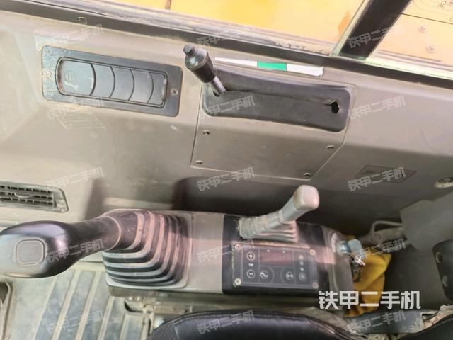 座椅右側(cè)控制臺(tái)/鑰匙門/油門/含右手柄（駕駛室部分）