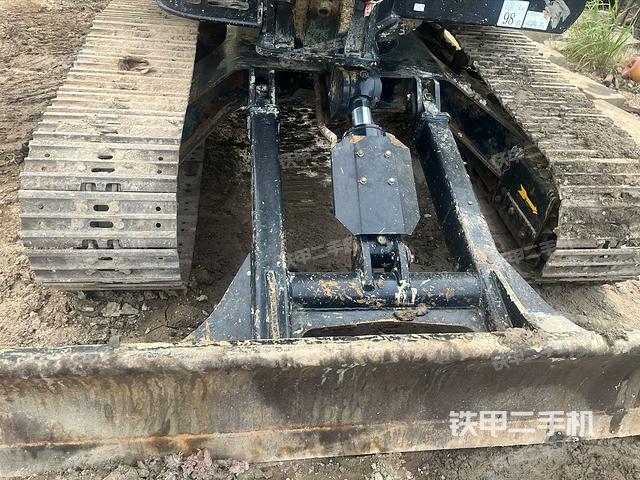 轉(zhuǎn)盤和下車架正前（工作和回轉(zhuǎn)裝置）