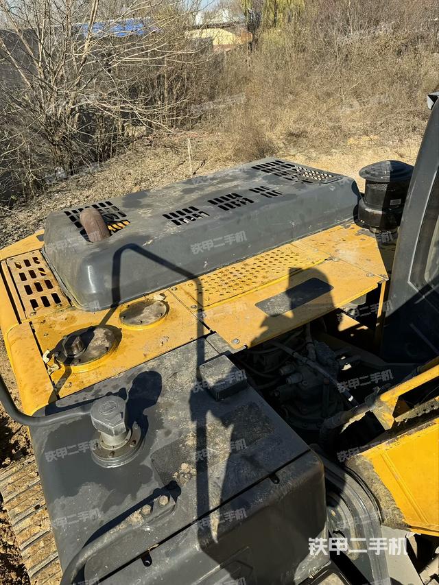 駕駛室頂部（整機(jī)外觀）