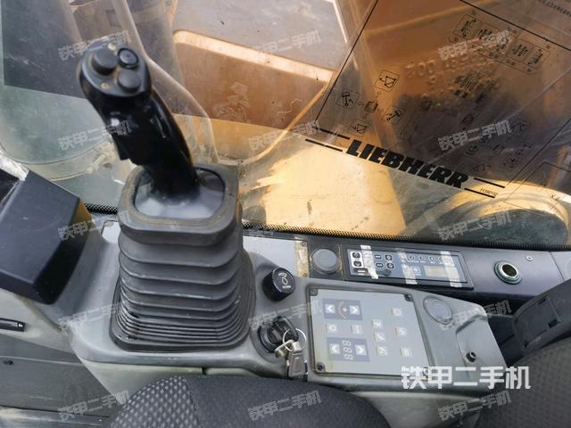 座椅右側(cè)控制臺(tái)/鑰匙門/油門/含右手柄（駕駛室部分）