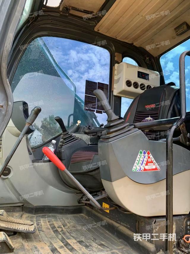 駕駛室整體（整機外觀）