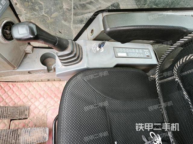 座椅右側(cè)控制臺/鑰匙門/油門/含右手柄（駕駛室部分）