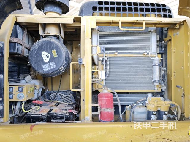 散熱器正面(大件艙室) 散熱器正面(大件艙室)