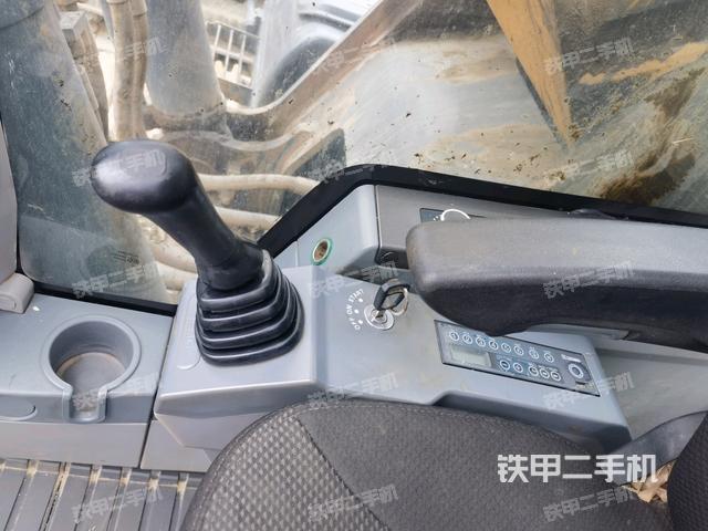 座椅右側(cè)控制臺(tái)/鑰匙門/油門/含右手柄(駕駛室部分) 座椅右側(cè)控制臺(tái)/鑰匙門/油門/含右手柄(駕駛室部分)