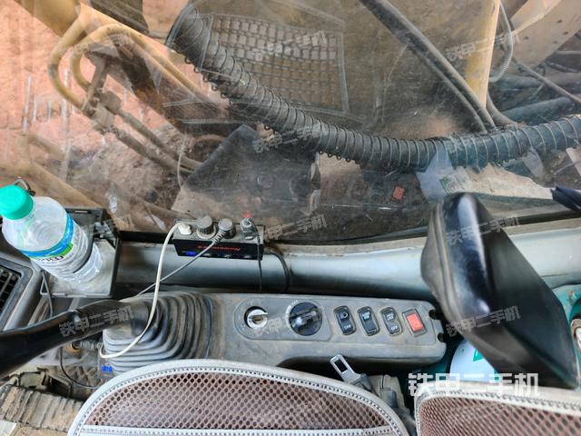 座椅右側(cè)控制臺/鑰匙門/油門/含右手柄（駕駛室部分）