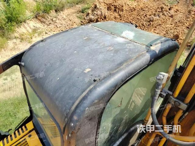 駕駛室頂部（整機外觀）