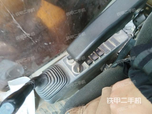 座椅右側(cè)控制臺(tái)/鑰匙門/油門/含右手柄（駕駛室部分）