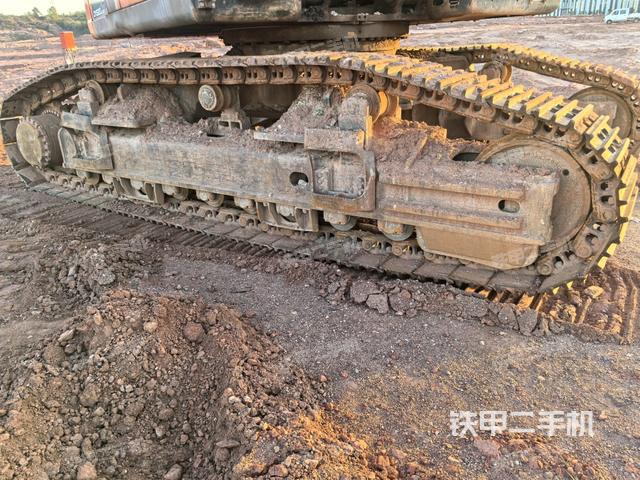左側(cè)履帶整體?(行走機(jī)構(gòu)) 左側(cè)履帶整體?(行走機(jī)構(gòu))
