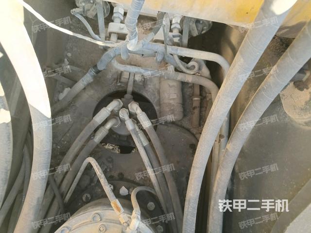 中央回轉(zhuǎn)接頭特寫（上車部件）