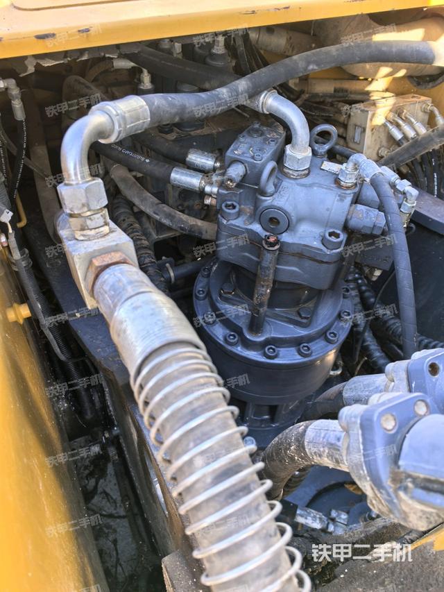 回轉(zhuǎn)馬達(dá)和主控閥（整機(jī)外觀）