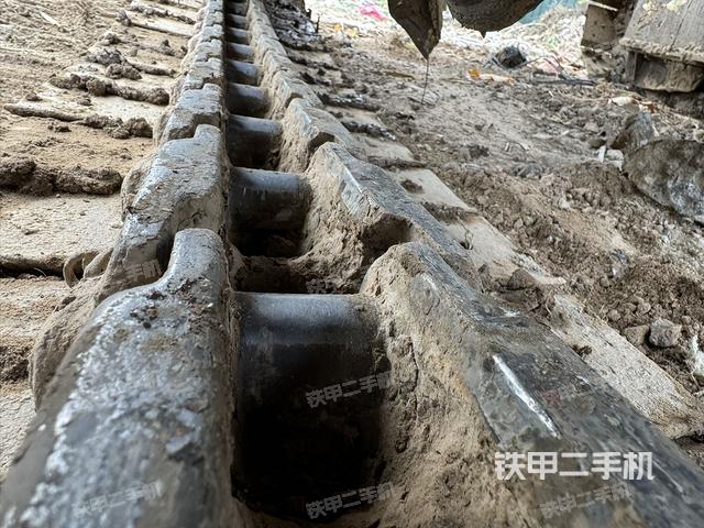 單側(cè)履帶整體（整機(jī)外觀）