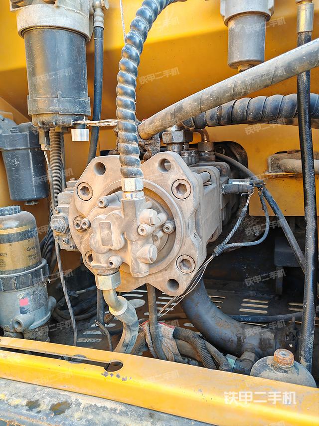 液壓泵艙室正面整體（整機(jī)外觀）