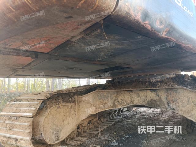 單側(cè)履帶整體(整機外觀) 單側(cè)履帶整體(整機外觀)