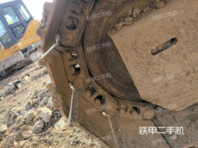 左驅(qū)動輪（行走機(jī)構(gòu)）