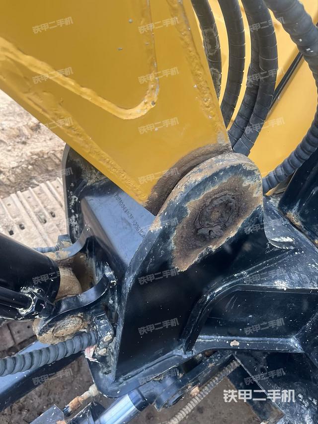 大臂根部?斜（工作和回轉(zhuǎn)裝置）