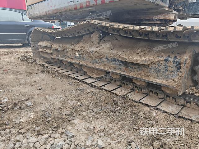 單側(cè)履帶整體(整機(jī)外觀) 單側(cè)履帶整體(整機(jī)外觀)