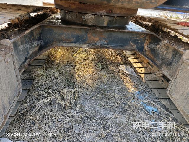 回轉(zhuǎn)馬達和主控閥(整機外觀) 回轉(zhuǎn)馬達和主控閥(整機外觀)