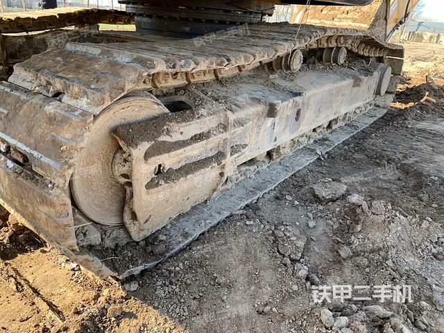 單側(cè)履帶整體(整機(jī)外觀) 單側(cè)履帶整體(整機(jī)外觀)