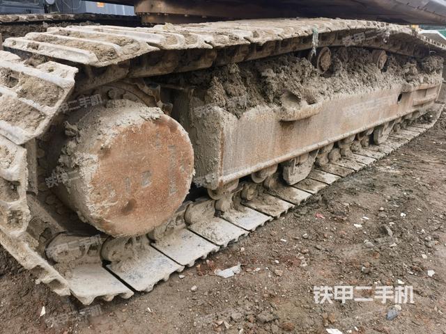 左側(cè)履帶整體?(行走機(jī)構(gòu)) 左側(cè)履帶整體?(行走機(jī)構(gòu))