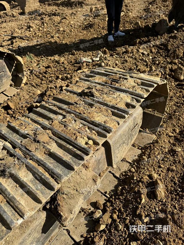 單側(cè)履帶整體（整機(jī)外觀）