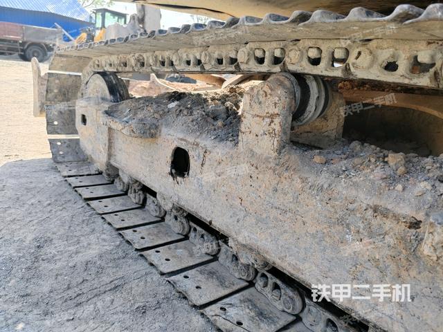 右驅(qū)動輪（行走機(jī)構(gòu)）