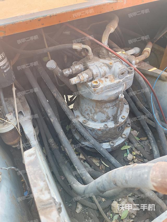 回轉(zhuǎn)馬達和主控閥（整機外觀）