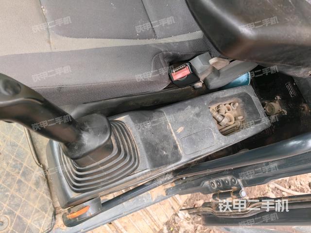 座椅右側(cè)控制臺(tái)/鑰匙門/油門/含右手柄（駕駛室部分）