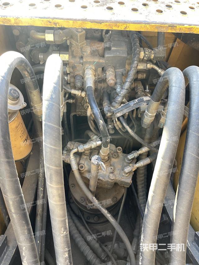 回轉(zhuǎn)馬達和主控閥（整機外觀）