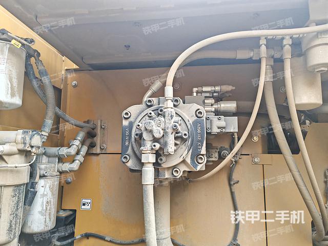 液壓泵艙室正面整體(整機(jī)外觀) 液壓泵艙室正面整體(整機(jī)外觀)