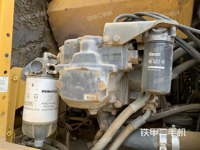 液壓泵艙室正面整體(整機(jī)外觀) 液壓泵艙室正面整體(整機(jī)外觀)