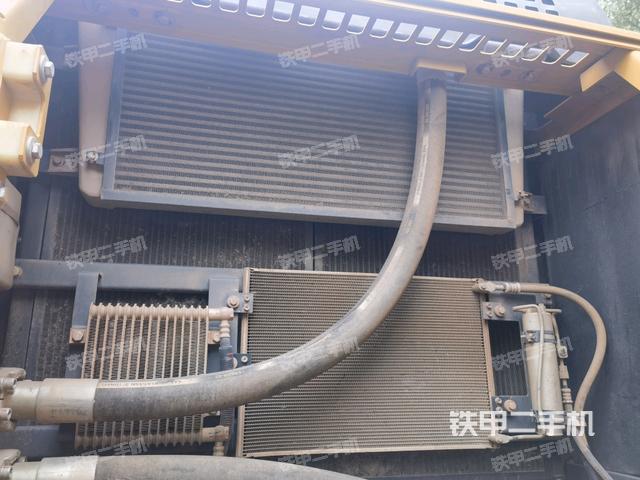 散熱器正面(大件艙室) 散熱器正面(大件艙室)