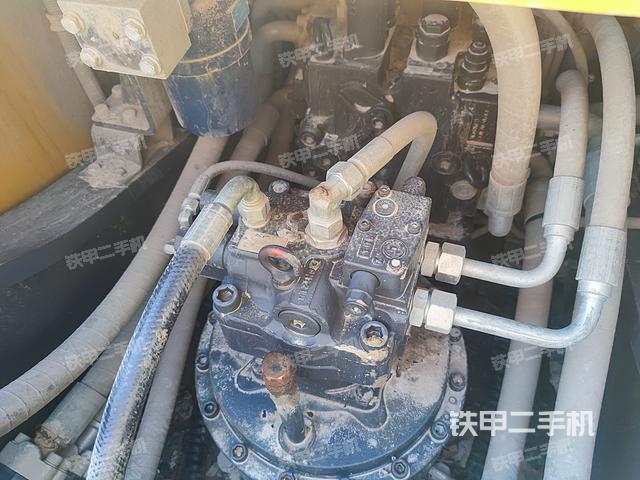 回轉(zhuǎn)馬達和主控閥(整機外觀) 回轉(zhuǎn)馬達和主控閥(整機外觀)