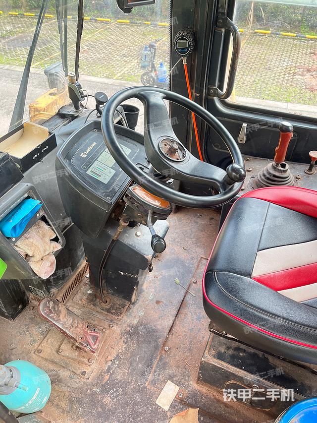 駕駛室操作臺（整機外觀及大件）