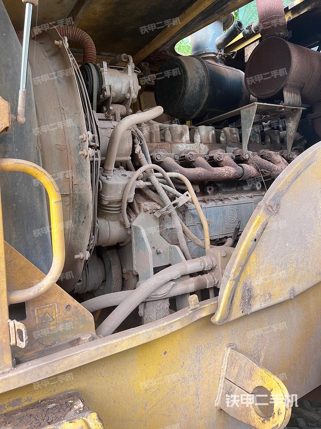 發(fā)動機右側(cè)（整機外觀及大件）