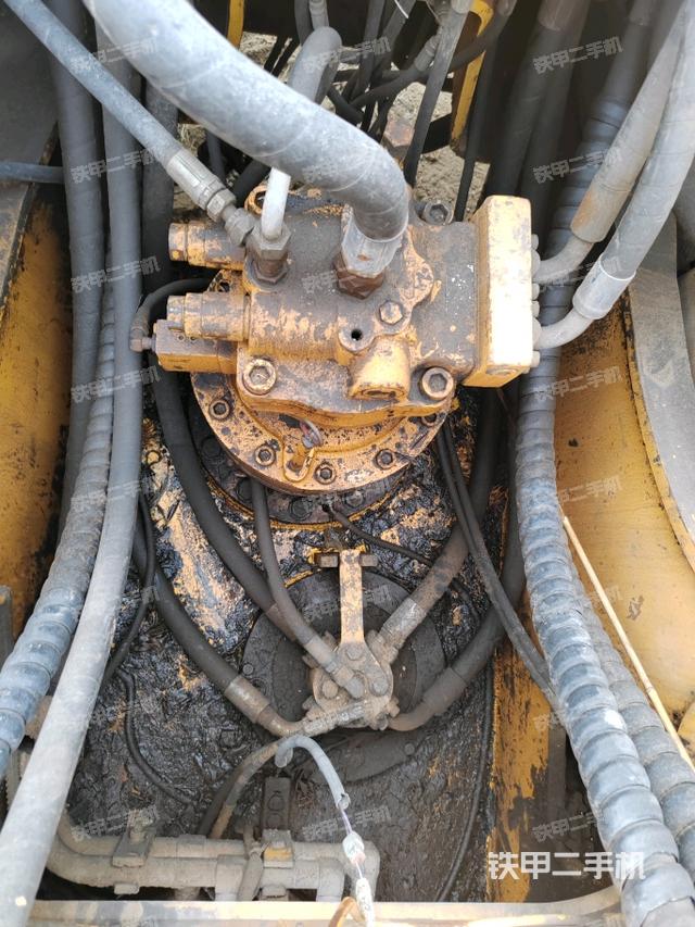 中央回轉(zhuǎn)接頭特寫（上車部件）