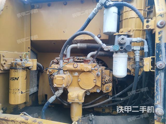 液壓泵艙室正面整體(整機(jī)外觀) 液壓泵艙室正面整體(整機(jī)外觀)