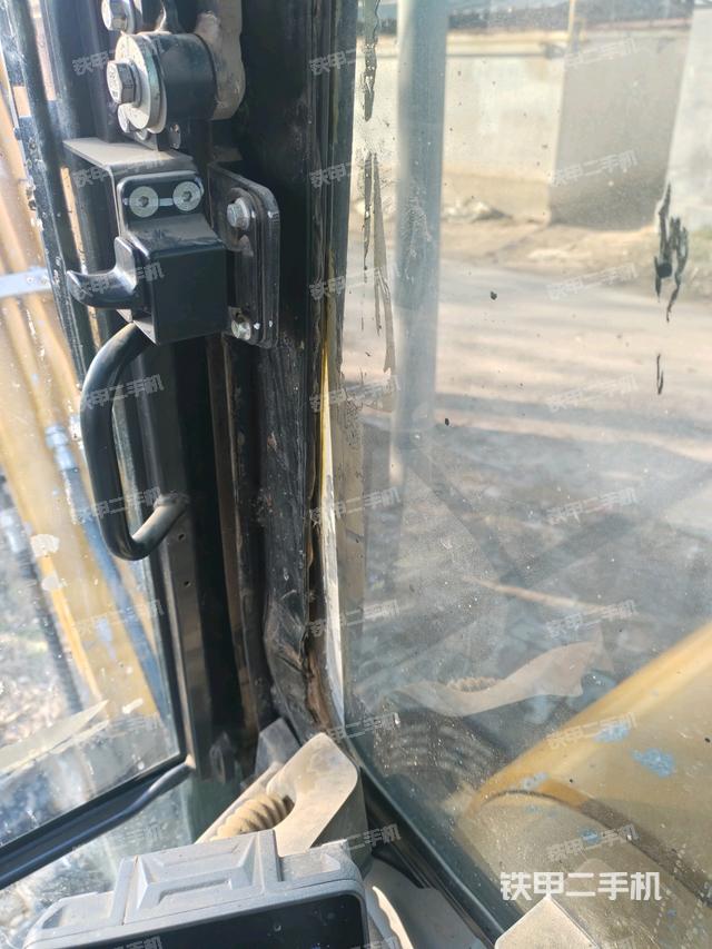 座椅右側(cè)控制臺(tái)/鑰匙門/油門/含右手柄（駕駛室部分）