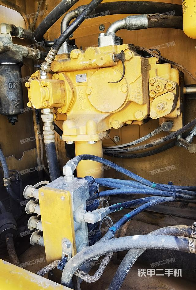 液壓泵艙室正面整體(整機(jī)外觀) 液壓泵艙室正面整體(整機(jī)外觀)