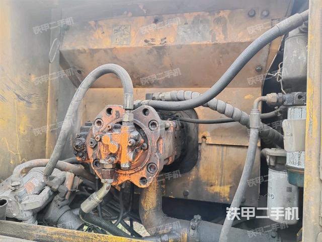 液壓泵斜45?右（大件艙室）