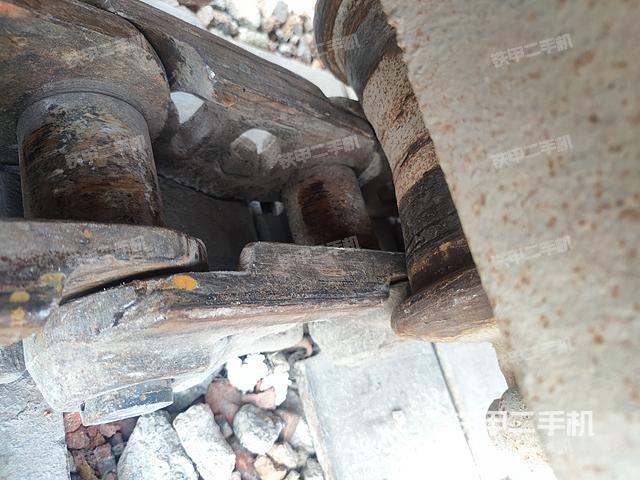 單側(cè)履帶整體(整機(jī)外觀) 單側(cè)履帶整體(整機(jī)外觀)