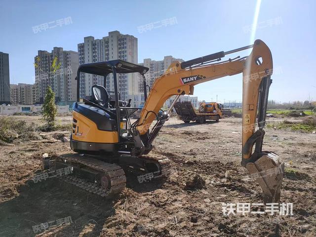 駕駛室整體（整機外觀）