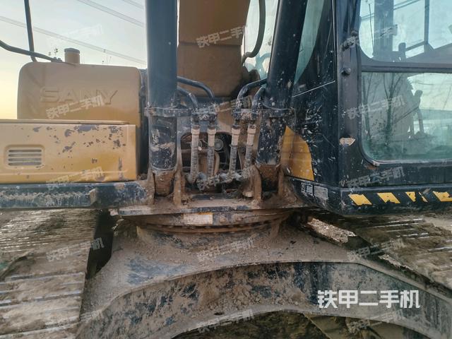轉(zhuǎn)盤和下車架正前(工作和回轉(zhuǎn)裝置) 轉(zhuǎn)盤和下車架正前(工作和回轉(zhuǎn)裝置)