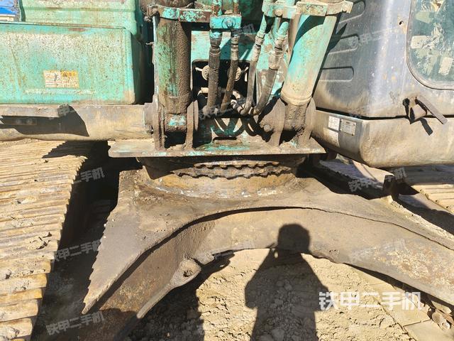 轉盤和下車架正前(工作和回轉裝置) 轉盤和下車架正前(工作和回轉裝置)