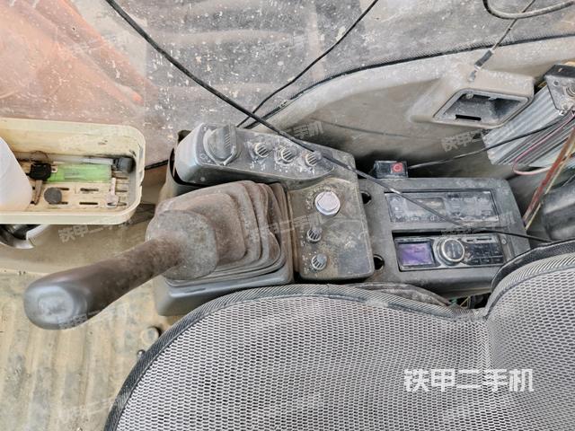 座椅右側(cè)控制臺/鑰匙門/油門/含右手柄（駕駛室部分）